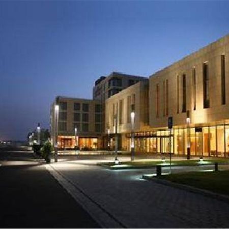Howard Johnson Plaza Lingang Shanghai Nanhui Exterior photo