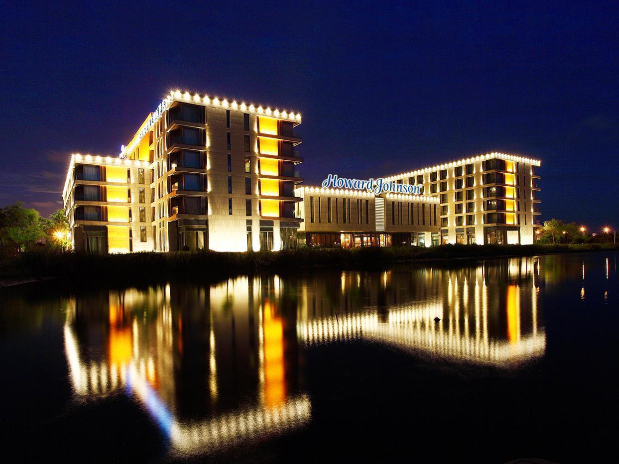 Howard Johnson Plaza Lingang Shanghai Nanhui Exterior photo