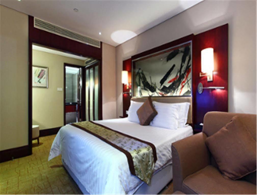 Howard Johnson Plaza Lingang Shanghai Nanhui Exterior photo