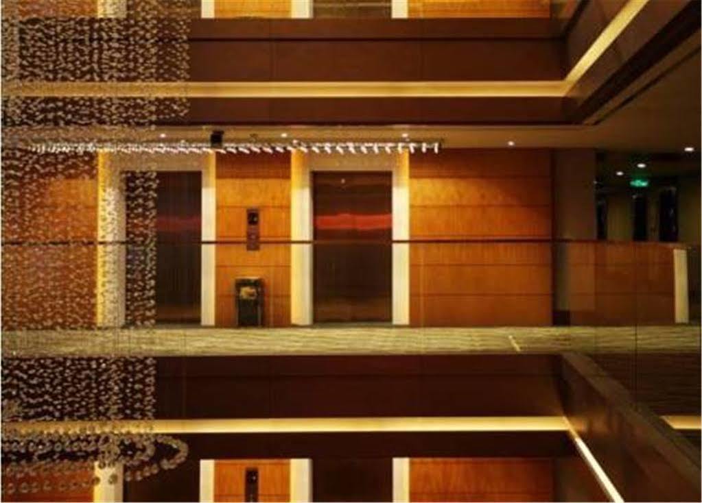 Howard Johnson Plaza Lingang Shanghai Nanhui Exterior photo